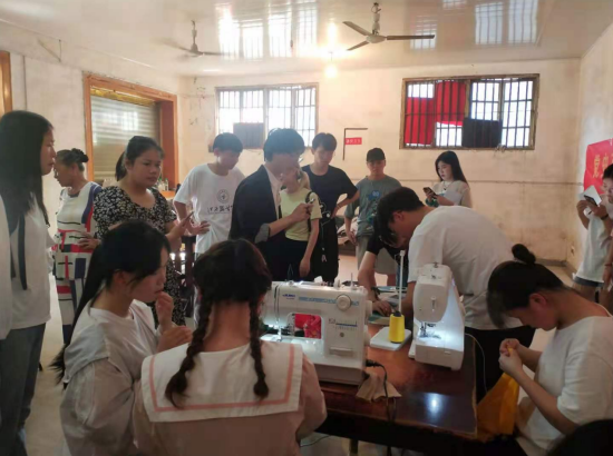南昌县向塘镇:党史百年铭记于心 一针一线实事为民