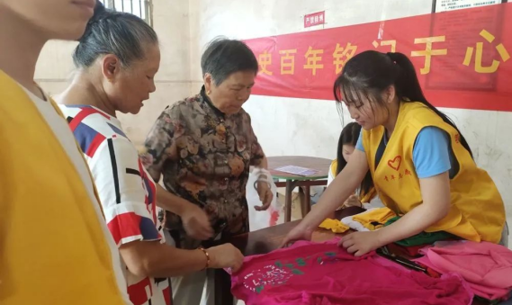 南昌县向塘镇:党史百年铭记于心 一针一线实事为民